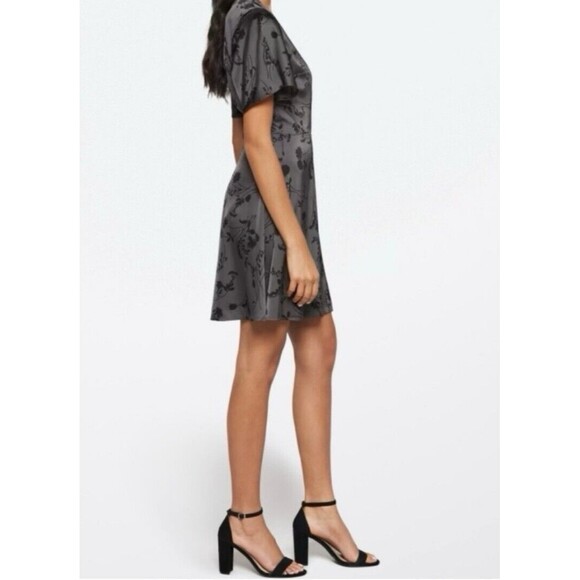 New 41 Hawthorn W's (L) Gray & Black Floral Satin Flutter Sleeve Faux Wrap Dress - Picture 4 of 14